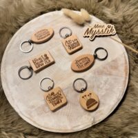 Luxe sleutelhangers (beuk) – ‘naai-quotes’