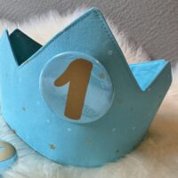 Verjaardagskroon – felblauw met gouden accenten