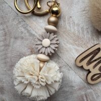 Luxe sleutelhanger: daisy – ivoor & zand