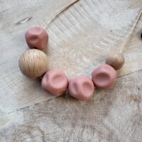 Borstvoedingsketting – blush (nugget) met hout