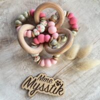 Sensorisch bijtspeeltje – roze roosjes