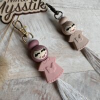 Sleutelhanger juf met kleedje