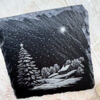 Gegraveerde leisteen met kerstlandschap