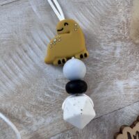 Friemelketting ‘dino’ – oker